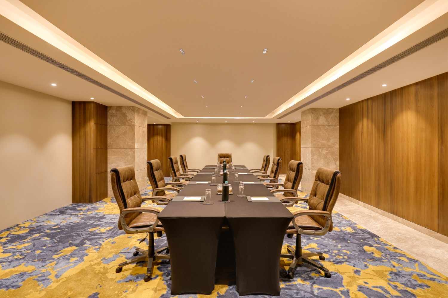 6aabfa127a142Board Room 1-100kb.jpg